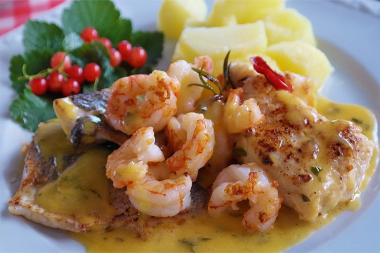 receta de merluza al vapor con salsa de gambas