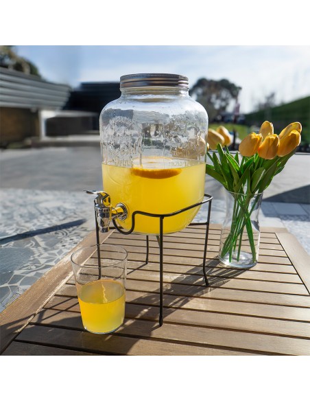 Drink dispenser met ondersteuning