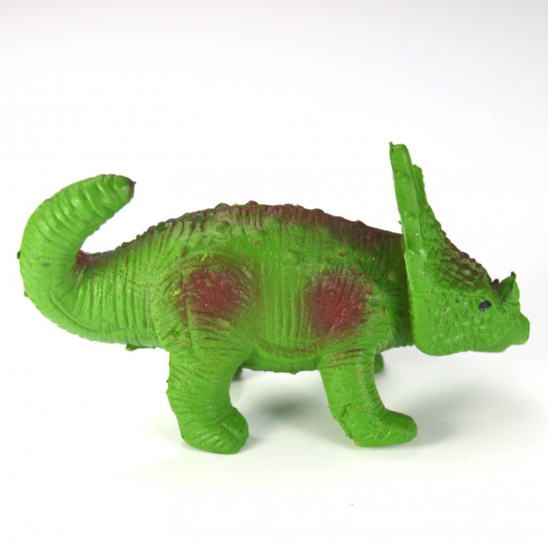 TRES HUEVOS DE DINOSAURIO