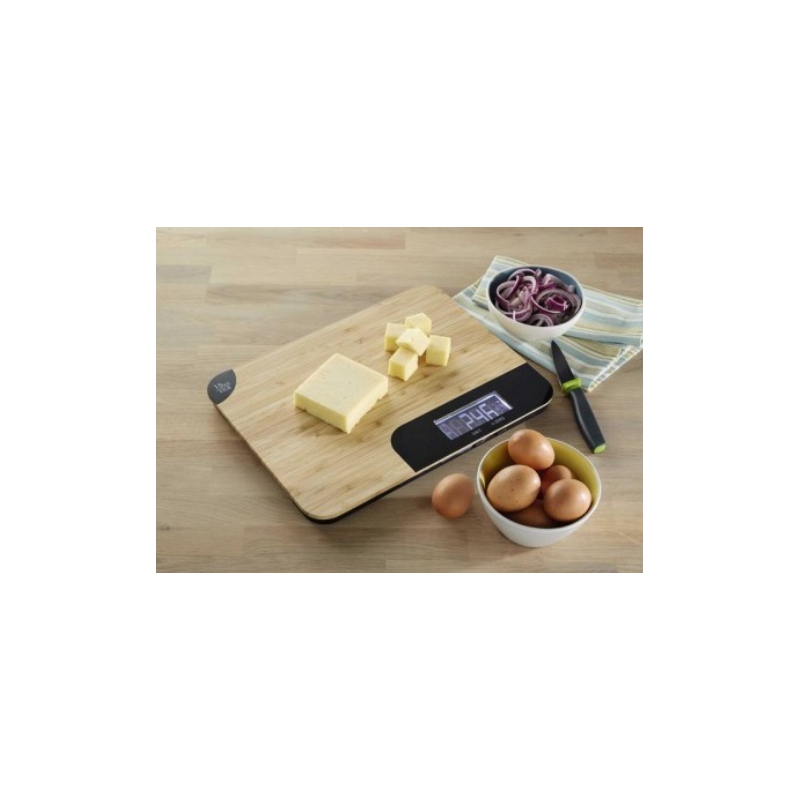 CHOPPING BOARD WITH INTEGRATED SCALE
