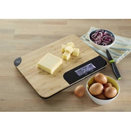 CHOPPING BOARD WITH INTEGRATED SCALE
