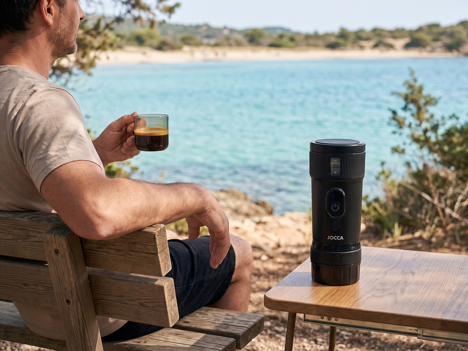Cafetera portátil JOCCA para disfrutar del café frente al mar
