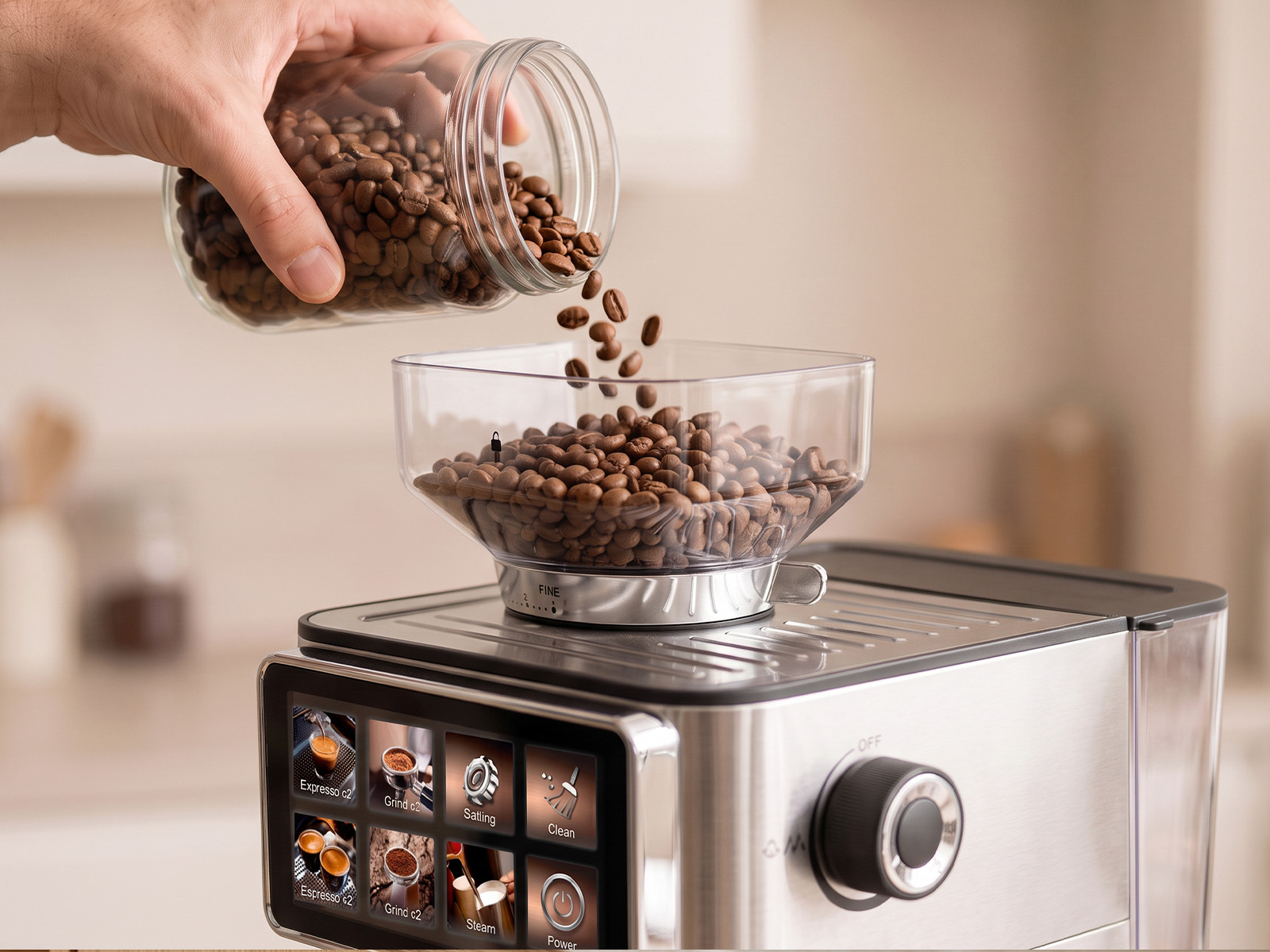 Café en grano entrando en el molinillo integrado de la cafetera semiautomática JOCCA